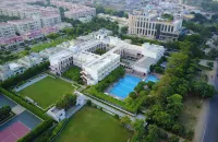 Treehouse Hotel Club & Spa