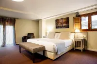 Ikonik Plaza Mercado Hotels in Campo Charro