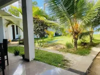 Guitar Bay Arugambay Hotels in 