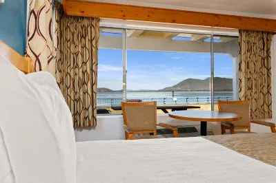 Skylark Shores Resort Hotel di Lake County