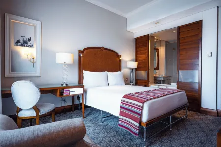 Pivot Hotel Montecasino Отели в г. Сэндтон