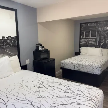 Western Village Inn-Newly Renovated