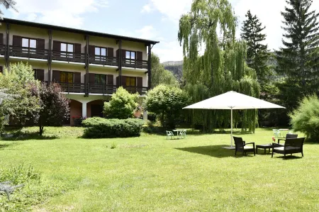 Hotel de La Gare Отели в г. Молин-ан-Керас