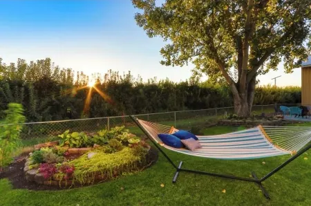 Cottage in The Rocks/Remodeled Bungalow nestled in the Vineyards & Orchards