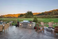 Pebble Bay Club Hotels in Russell Township