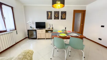 Hellen House by Ca-Sa Check Отели рядом с достопримечательностью «Sabbia e Sale Feeling Beach»