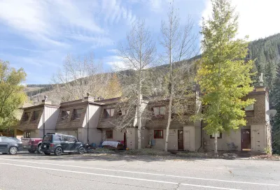 West Vail Riverfront Lodging, Colorado Hotel a 