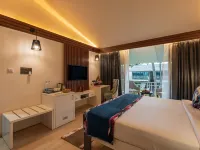 Foxoso la Beach Resort, Morjim Hotels in Morjim