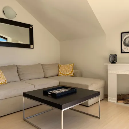 Central Art Apartment in Bansko with Mountain View