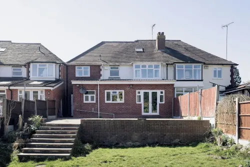 6 ベッド ハウス - スリープス 13 - ファミリーズ & コントラクターズ