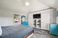 2340 Grand Oaks Ln 2 Bedroom Home by RedAwning