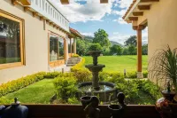 Lujosa Casa Guayllabamba - Gym Jacuzzi Piscina Hotels in Distrito Metropolitano de Quito