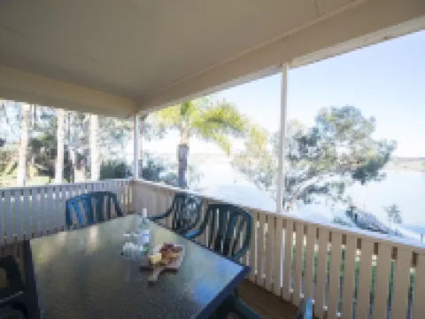 Mundic Waterfront Cottages Hotels in Renmark