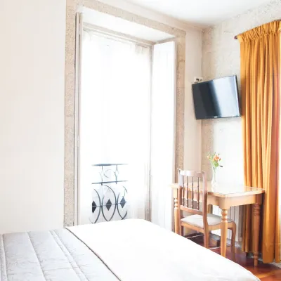 Linares Rooms Santiago Отели рядом с достопримечательностью «Многофункциональный комплекс "Фонтес-до-Сар"»