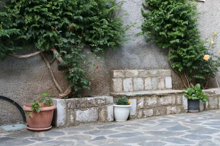 Maleatis Apollo Guesthouse Отели в г. Sampatiki