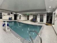 GuestHouse Lexington - Pools