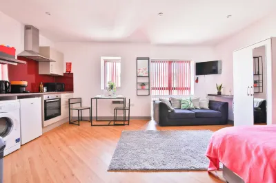 Princess Lofts City Centre Studios with Nespresso Coffee Machines & New Fast Wifi by StayRight