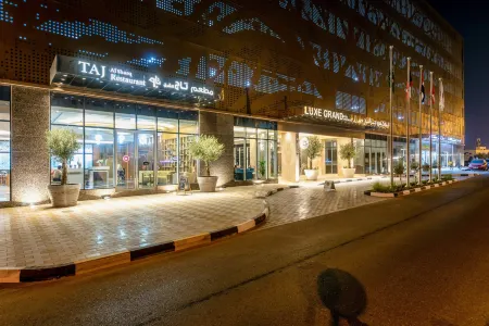 Luxe Grand Hotel Apartments Отели рядом с достопримечательностью «Шарджа Экспо Сентр»