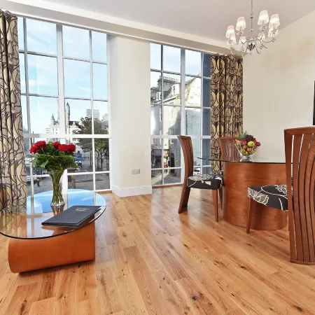 Royal Athenaeum Suites
