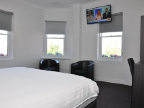 Queens Head Hotel Hotels near Army Museum of Tasmania