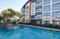 Juglans Suites - Kolam Renang