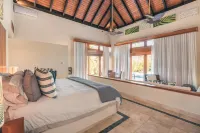 Fabulous Villa with Picuzzi at Green Village B843