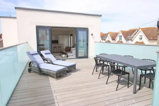Modern Home for Small Groups by Stones Throw Apartments - Free Parking - Sea View