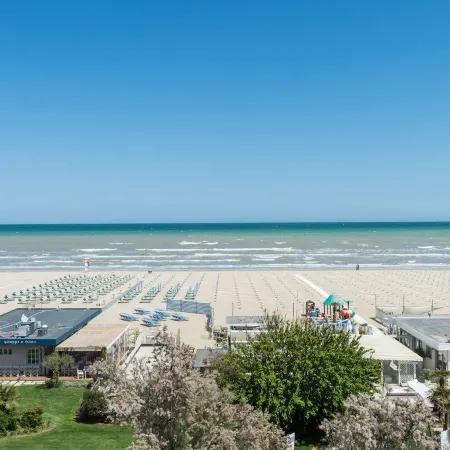 Kiss Beachfront Hotel & Restaurant
