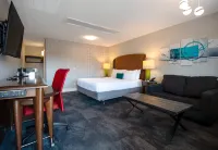 The Tide's Inn Hotels in Qualicum Beach