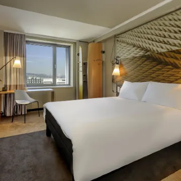 ibis Manchester Centre Princess Street Hotels near Manchester Museum