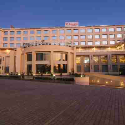 溫德姆華美達尼姆拉納飯店 Hotel Exterior