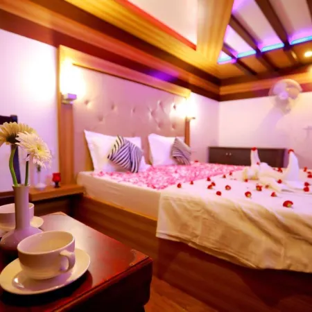Indiavacationz Houseboat
