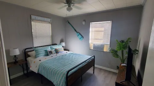 2 bedroom Coastal bungalow minutes from St Simons