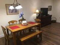 Comfy King close to Lee The Bowling Factory附近的飯店