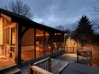 The Tate House, Historical and Spacious, 5 miles to downtown Hotels in Enfield