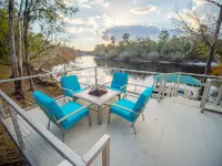 "FLOATS MY BOAT"- Suwannee River Home in Branford, FL, near area Springs, too!