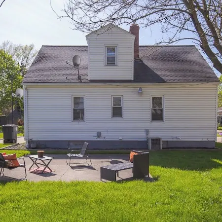 Cute 3Bdrm House | Laundry, Game Room, Backyard