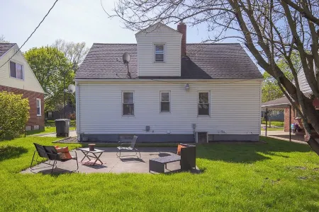 Cute 3Bdrm House | Laundry, Game Room, Backyard