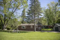 “Pet-Friendly Geneva Lake Cabins – Fire Pit, Private Units, Walk to Lakefront”