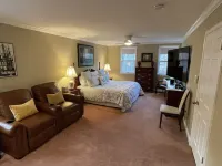 Roomy 2 Bedroom Apt. w/en Suite BA, Private Entry & Parking, Tennis Court