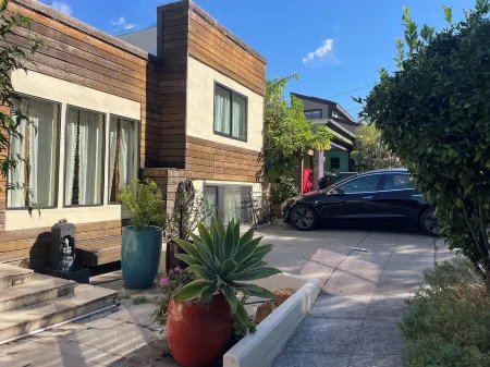 Fantastic 5 BDR stay with Breathtaking Views Отели рядом с достопримечательностью «Чилдренс Фэриленд»