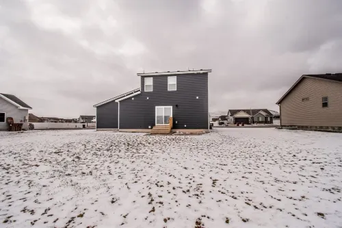 Modern and cozy family home with 3 bedrooms Hotels in Chubbuck