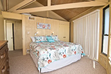 Sweeping Views - Oceanfront Home with Expansive Beach Отели в г. Сидар Пойнт