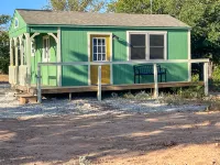 Glorious 5 Lake Eastland Glamping Tiny Town Mockingbyrd Hotel di Eastland