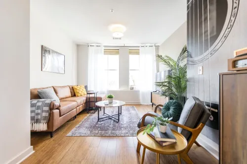 Modern Comfort and Gourmet Kitchen - Chic Music-Inspired Retreat