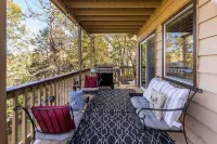 Gingerbread Cottage - Soak|Connect|Nature|Fun Hotel di Lake Arrowhead