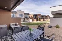 Stunning Golf Retreat with Spacious Patio - Luxurious Escape