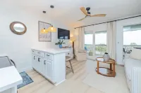 Elegant Ocean Retreat - Private Beach, Pier Access, Gated 棕櫚島住宿飯店