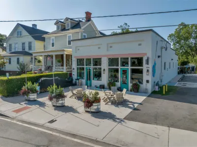 Elegant Design and Modern Comfort - Charming Historic Retreat Macon Bacon附近的飯店