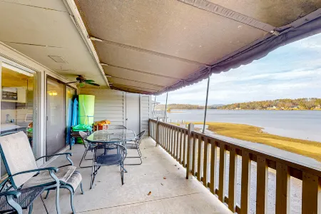 Dragonfly Oasis Отели в г. Магнет Ков